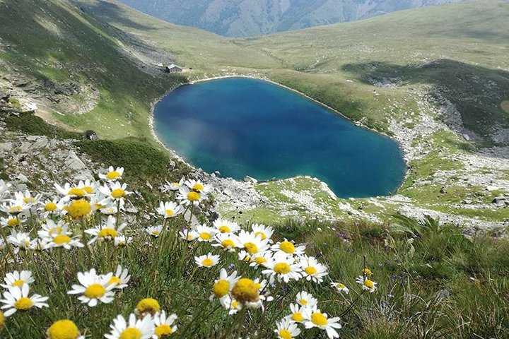Hiking to the mountain lake - Photo 1 of 6