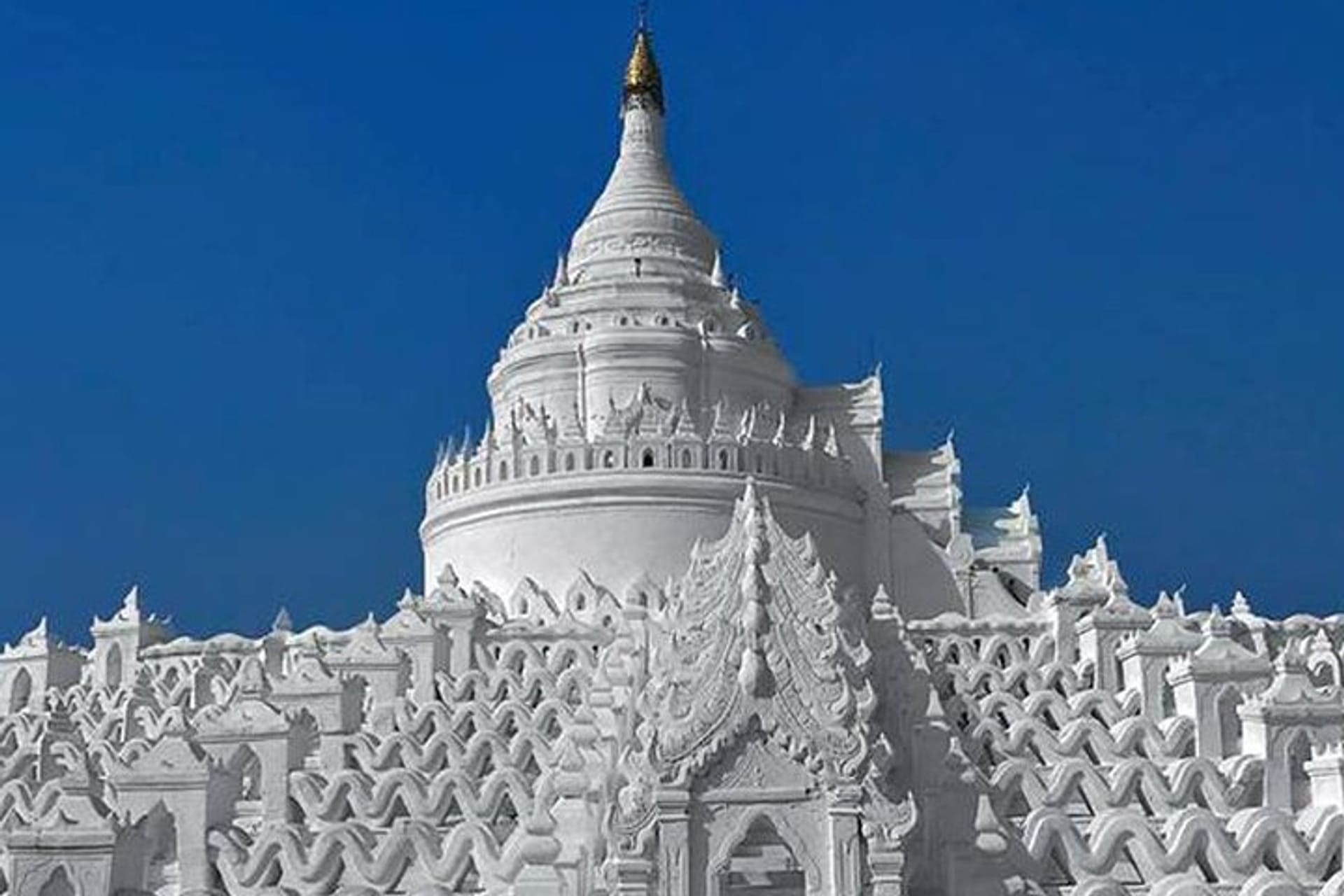 https://www.pelago.com/img/products/MM-Myanmar/ancient-cities-pagodas-and-sunset-tour-from-mandalay/17841fc0-e585-4f5c-a052-a9c676807d4d_ancient-cities-pagodas-and-sunset-tour-from-mandalay-xlarge.jpg