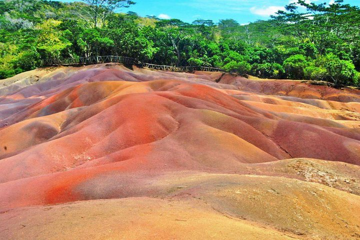 Chamarel 7 colored earth 