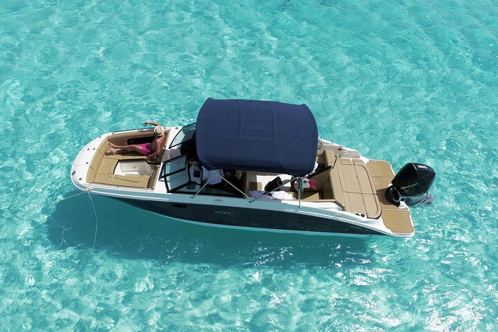 Sea Ray 28, Deluxe Private Boats, El Cielo, Cozumel Mexico, A private charter with all you need for a perfect day. Drinks and Food included in the price. A full experience to remember for life.