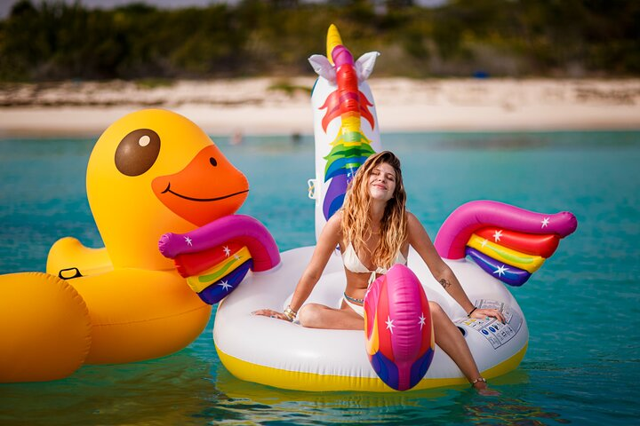Private luxury catamaran in Tulum with snacks & open bar - Photo 1 of 25