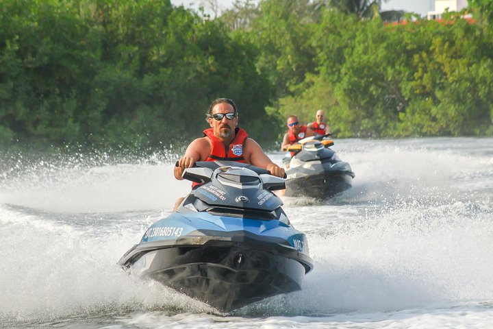 Jet Ski Cancun offers a unique way for tourists to get up close to different sights and attractions riding your very own jet ski.

