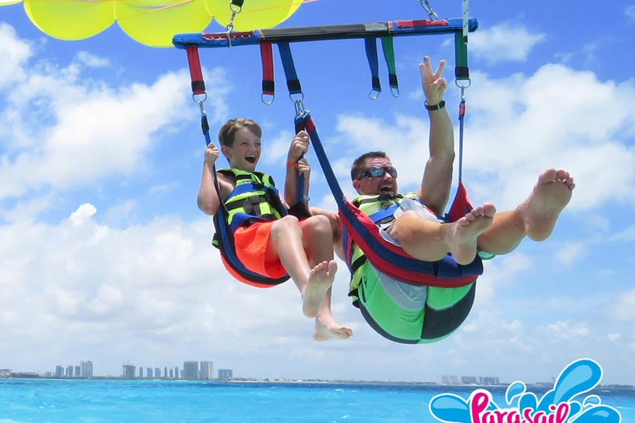 Cancún: Parasailing Open Date Ticket - Photo 1 of 11