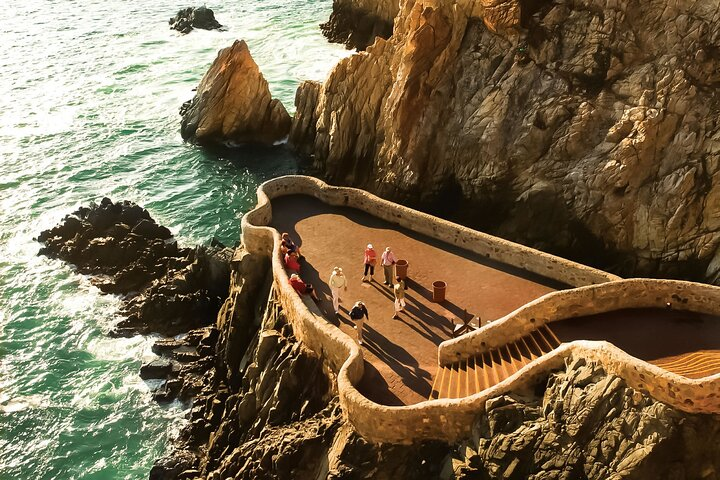 Express High Cliff Drivers at Acapulco - Photo 1 of 8