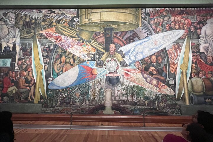 Exploring Mexican Muralism: A Journey through Bellas Artes Palace - Photo 1 of 7