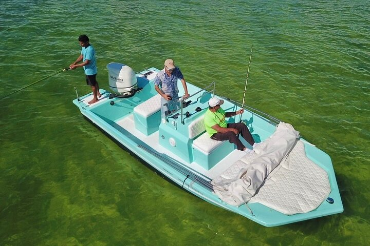 Fly Fishing Cancun Large Boat 4 people plus crew - Photo 1 of 12