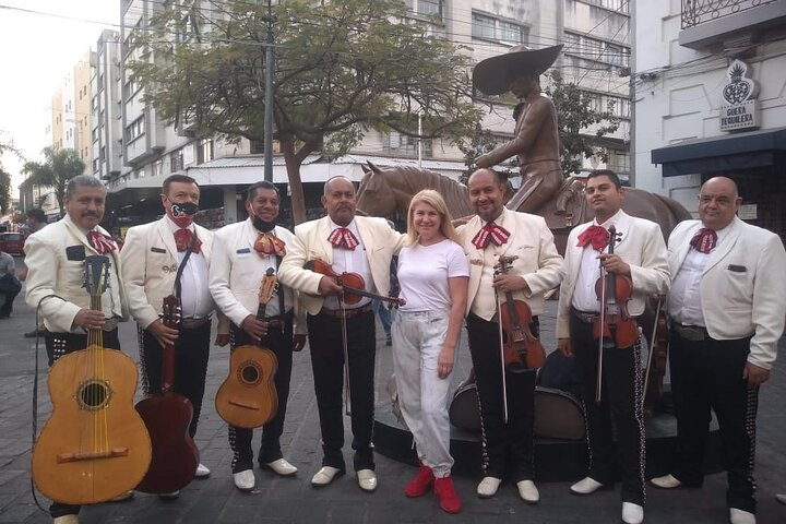 Knowing the Mariachi