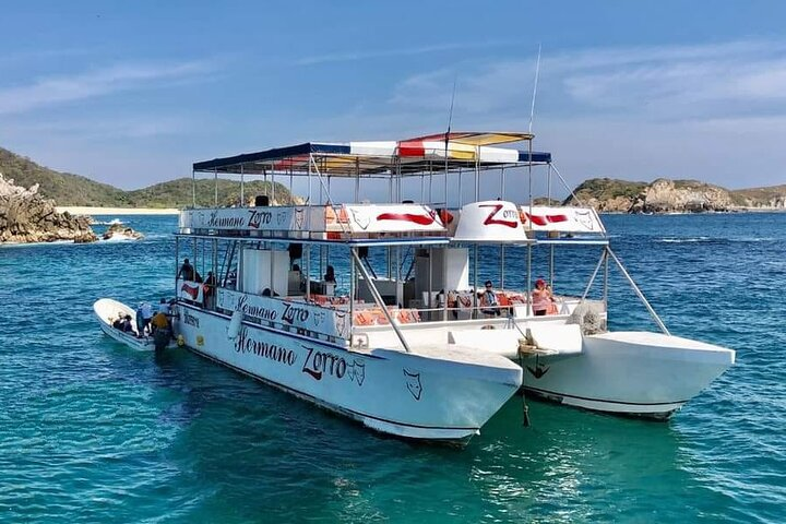 Guided Tours of the 7 Bays of Huatulco Oaxaca in Catamaran - Photo 1 of 7