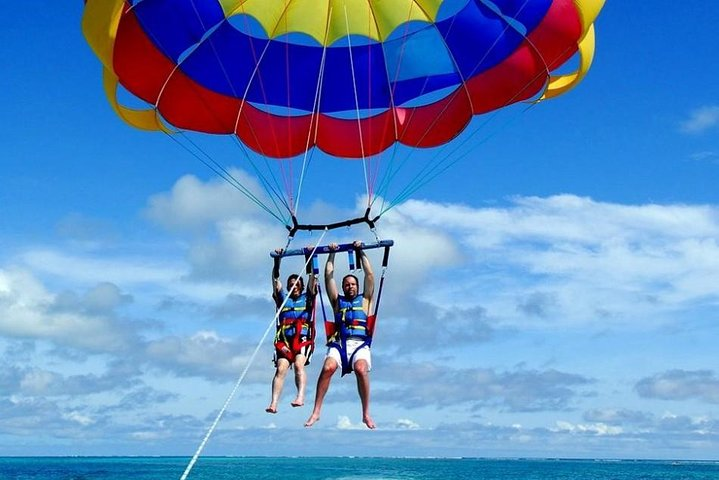 It is a journey in parachute safe, comfortable and fun for the whole family