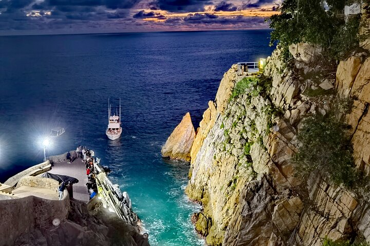  Sunset + High Cliff Divers La Quebrada at La Perla - Only Drinks - Photo 1 of 9