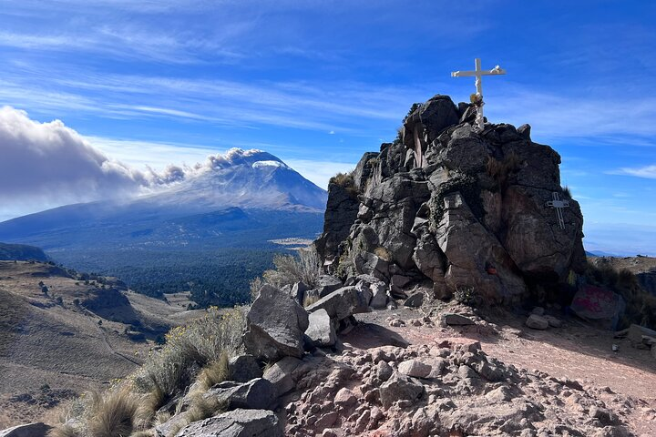 Private Hike next to volcano at 14800 ft. from Mexico city - Photo 1 of 11