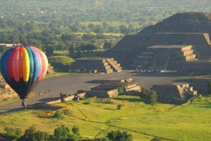 Hot Air Balloon over the Pyramids with private transportation - Photo 1 of 12