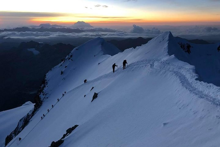 HUAYNA POTOSI. MOUNTAIN TREK. 3 DAYS 2NIGHTS. 6090m. PLS ASK FOR AVAILABILITY. - Photo 1 of 23