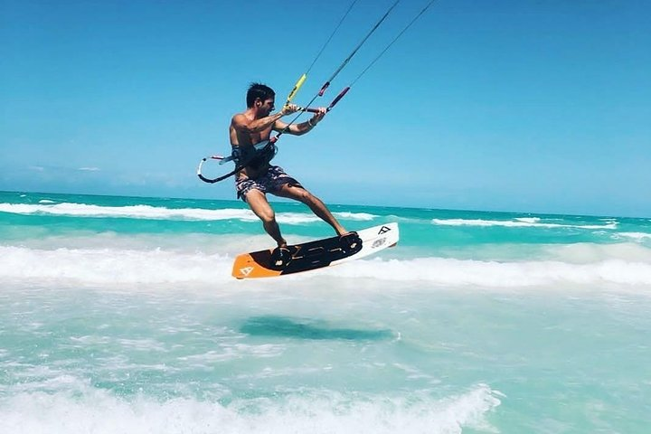 Kitesurfing lessons in Isla Holbox - Photo 1 of 9
