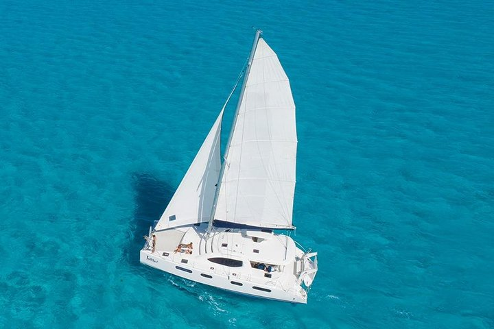 Luxury sailboat in Isla Mujeres - Photo 1 of 5