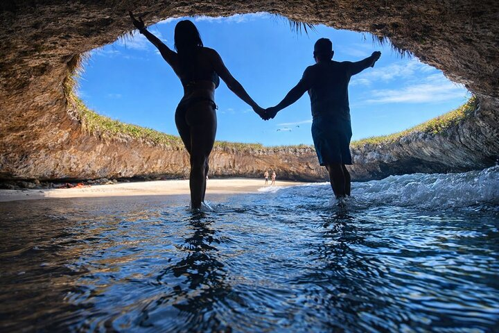 Guaranteed Hidden Beach • Private : up to 4 pers. • Punta Mita - Photo 1 of 12