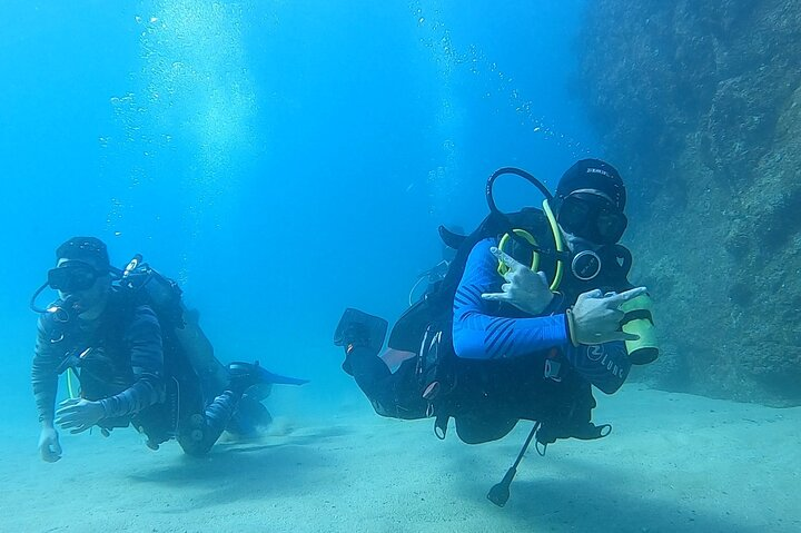Non-Certified Diving Adventure in Cabo San Lucas - Photo 1 of 11