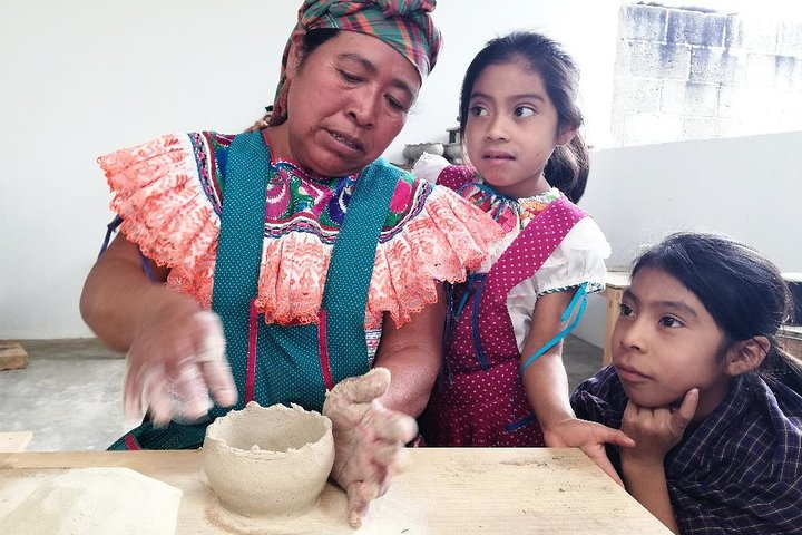 Pottery workshop with traditional potters - Photo 1 of 8
