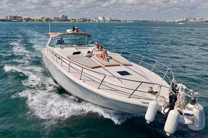 Private 50FT Yacht Rental in Cancún P8 - Photo 1 of 12
