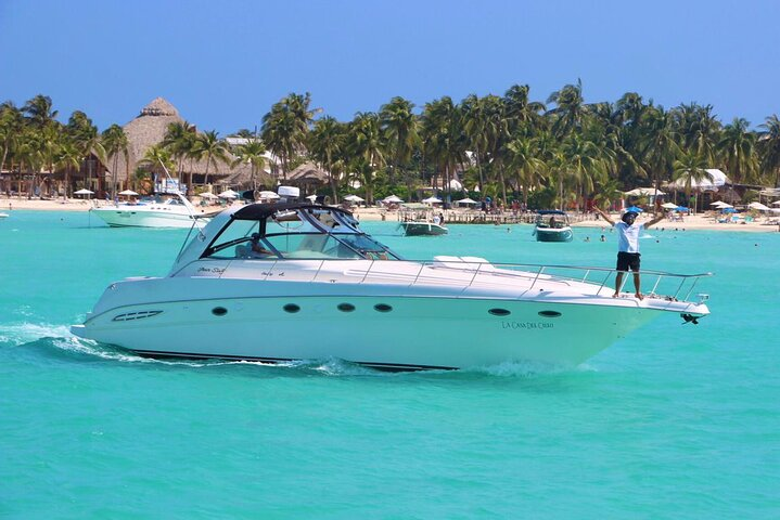 Private 50FT Yacht Rental in Cancún P8 - Photo 1 of 12