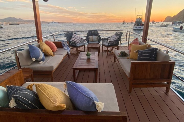 Private 32' Catamaran: Cabo Arch, Sea Lions & Beach for 12 Guest - Photo 1 of 25