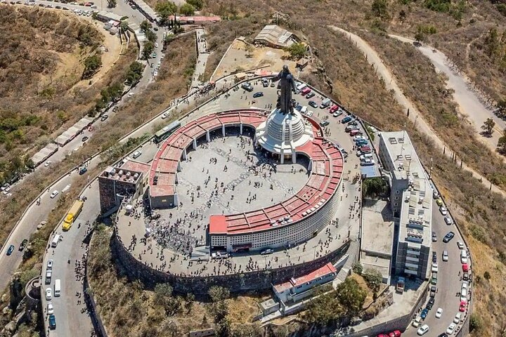 Christ the King, Traveling Mummies VS El Santo and Catrinas - Photo 1 of 10