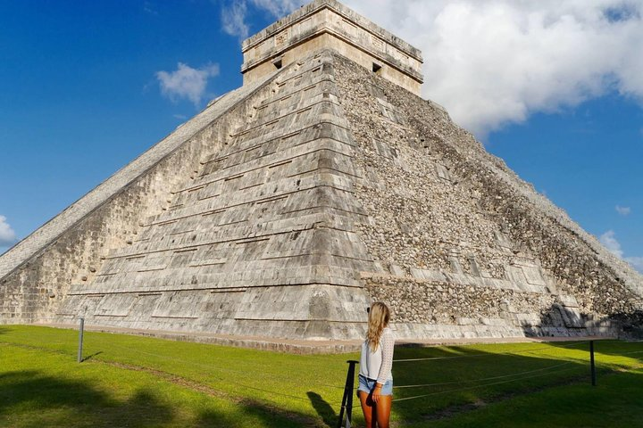 Performs this magical time, discovering the secrets stored in buildings of this ancient city of the Maya civilization.