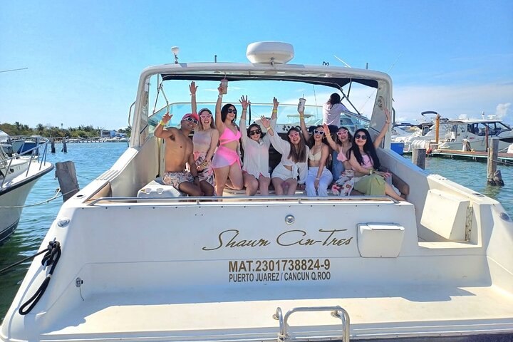 Private Yacht 46ft Sea Ray Snorkel up to 15 pax 23P2 - Photo 1 of 4