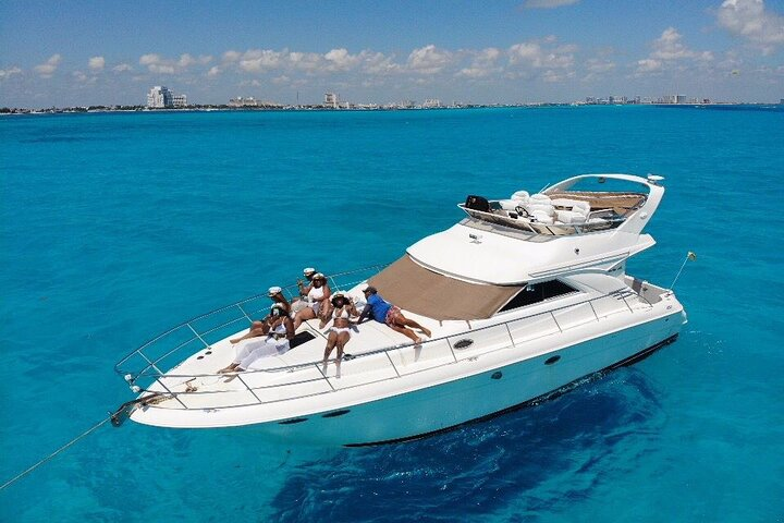 Private Yacht SeaRay 46ft Cancun 25P17 - Photo 1 of 14