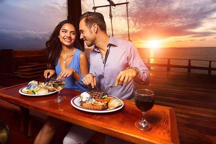 Enjoy a delicious dinner with your couple