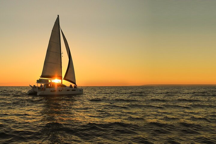 Sailboat on the Mayan Riviera at sunset - Photo 1 of 4