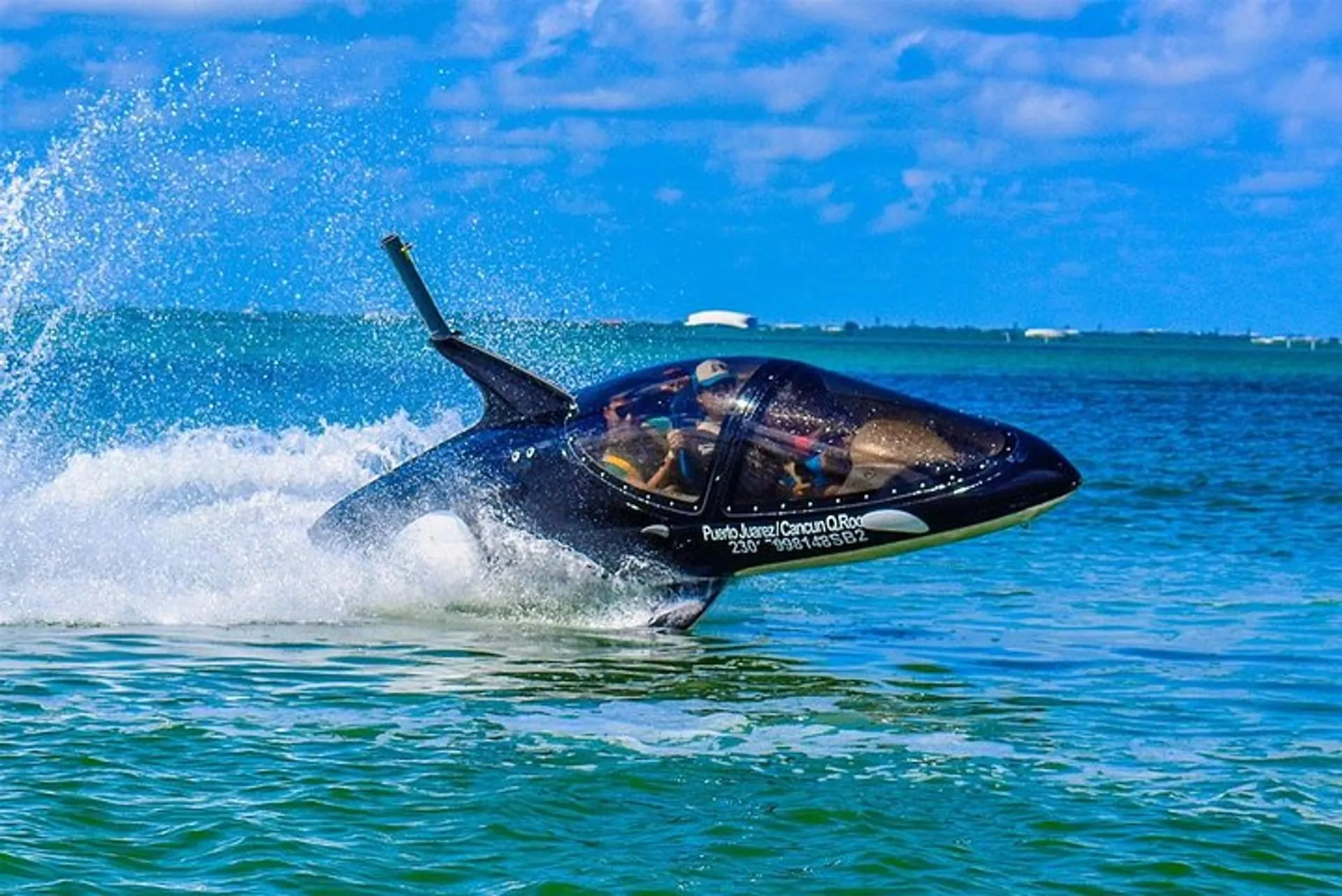 カンクン の Shark Ride in Cancun - Seabreacher | Pelago