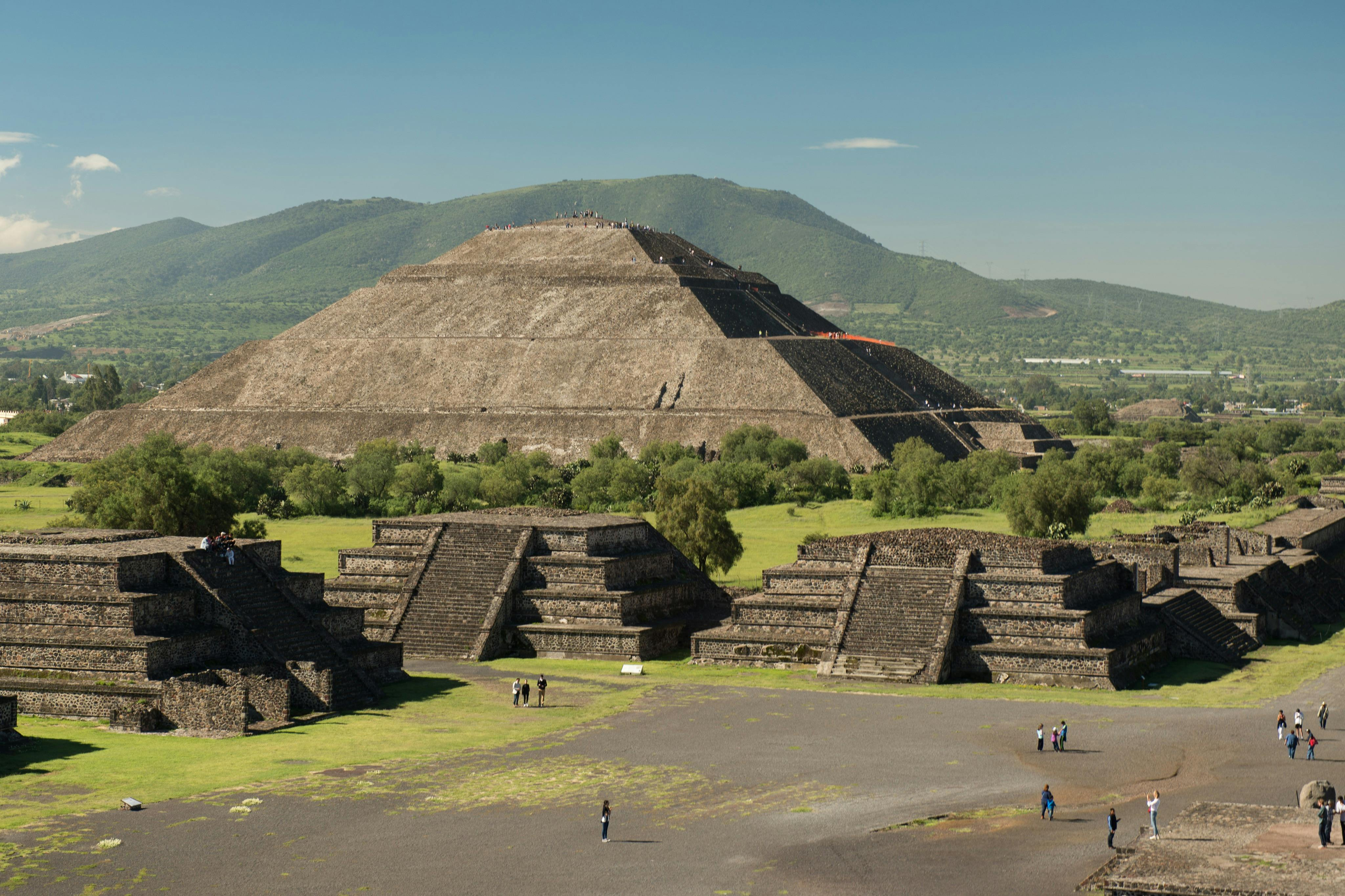 Teotihuacán: Fast Track Ticket + Guided Tour from Mexico City + Optional Lunch - Photo 1 of 17