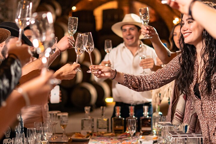 Live a professional tequila tasting with your friends and family