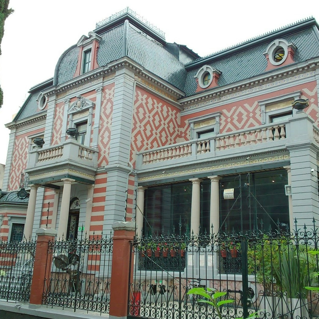 Ripley's and Wax Museum: Entry + Transportation - Photo 1 of 5