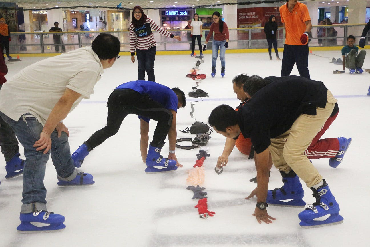 Blue Ice Skating Rink Johor: Admission Ticket to Paradigm Mall - Photo 1 of 6