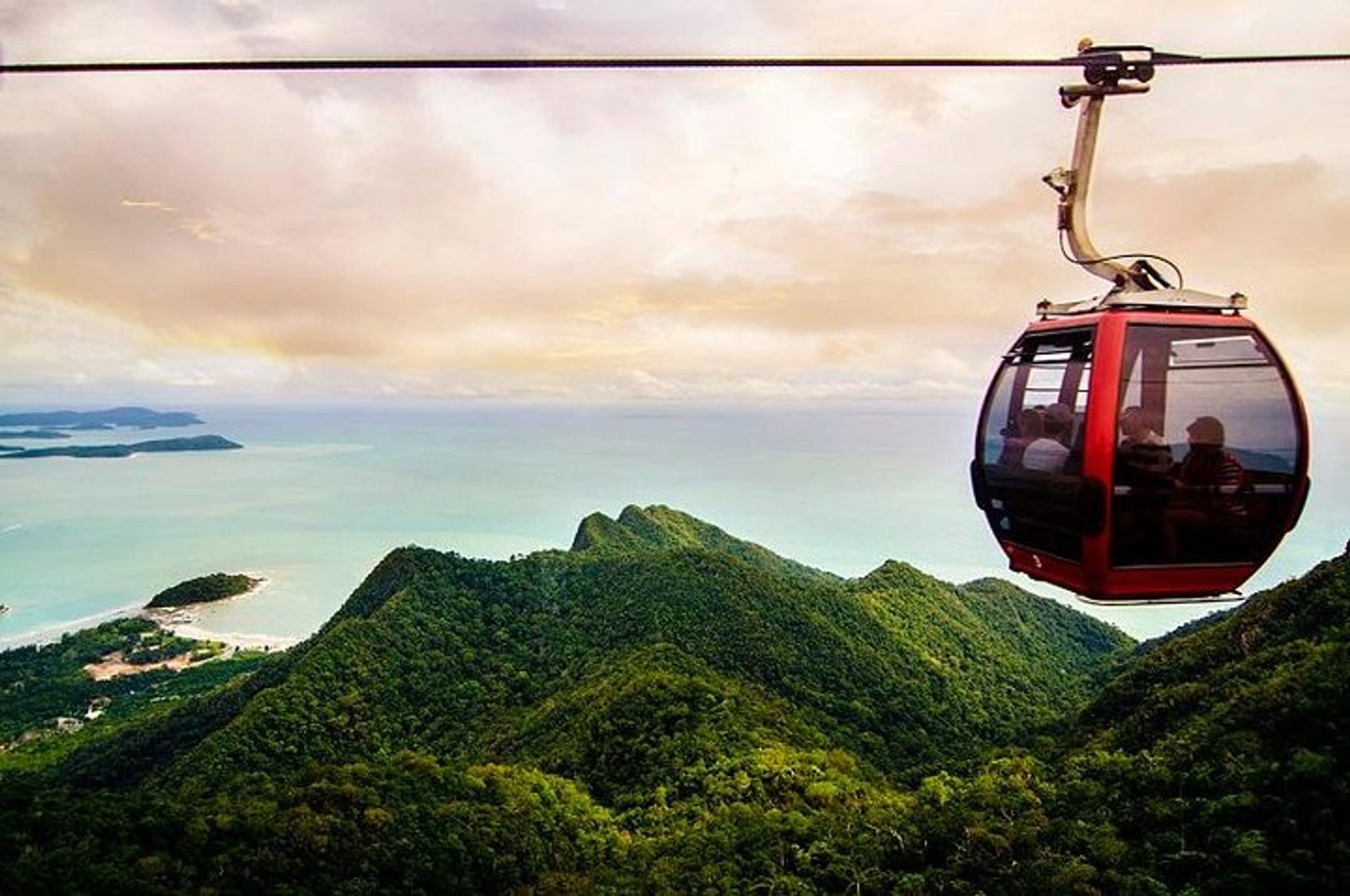 兰卡威的Cable Car and Oriental Village from Langkawi | Pelago