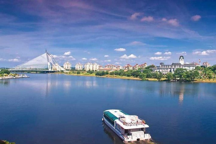 Putrajaya Cultural Experience: Lake Cruise, Pink Mosque & Lunch - Photo 1 of 21