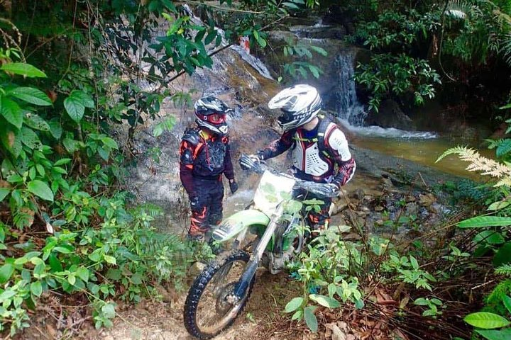 Dirt Bike Enduro Tours Intermediate Rapid Fire Trail in Kuala