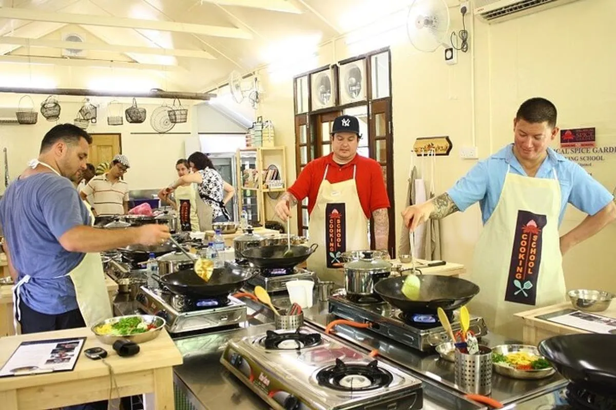 cd4987ee-8964-412f-a9cf-e2442119cd88_experience-malaysia-authentic-malaysia-cooking-tour-large.webp