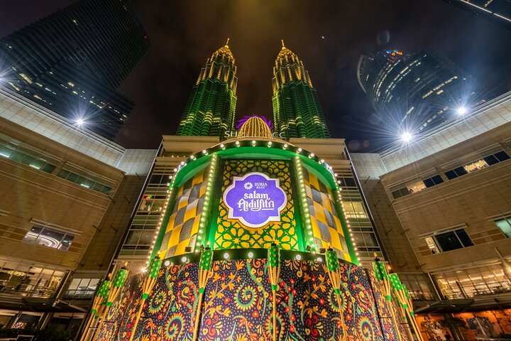 Explore Petronas Twin Towers, Suria KLCC Shopping Mall - Photo 1 of 12