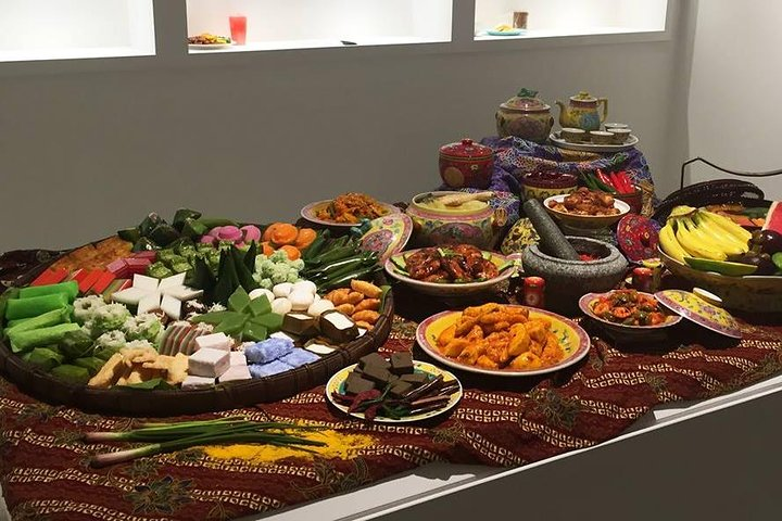 Immerse yourself in the flavors of Penang exploring an array of local delicacies while discovering the intricate beauty of food art at the Wonderfood Museum. Experience culinary culture like never before!