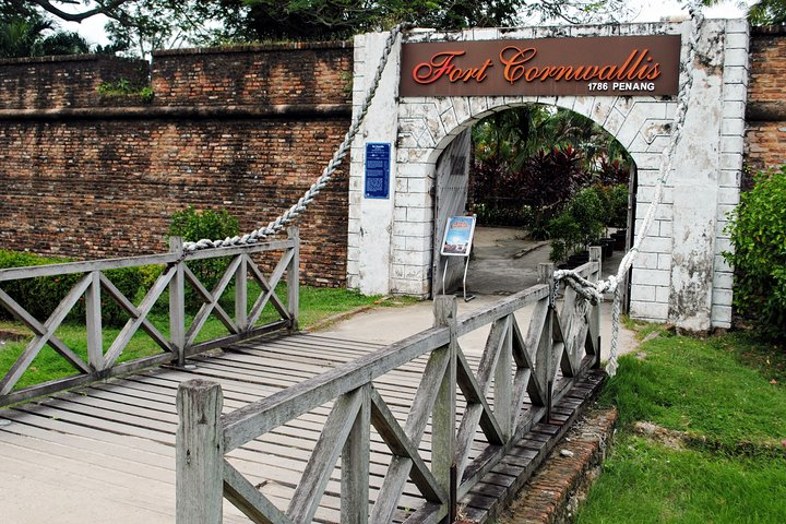 Discover Historic Penang: City Landmarks & Iconic Fort Cornwallis - Photo 1 of 17