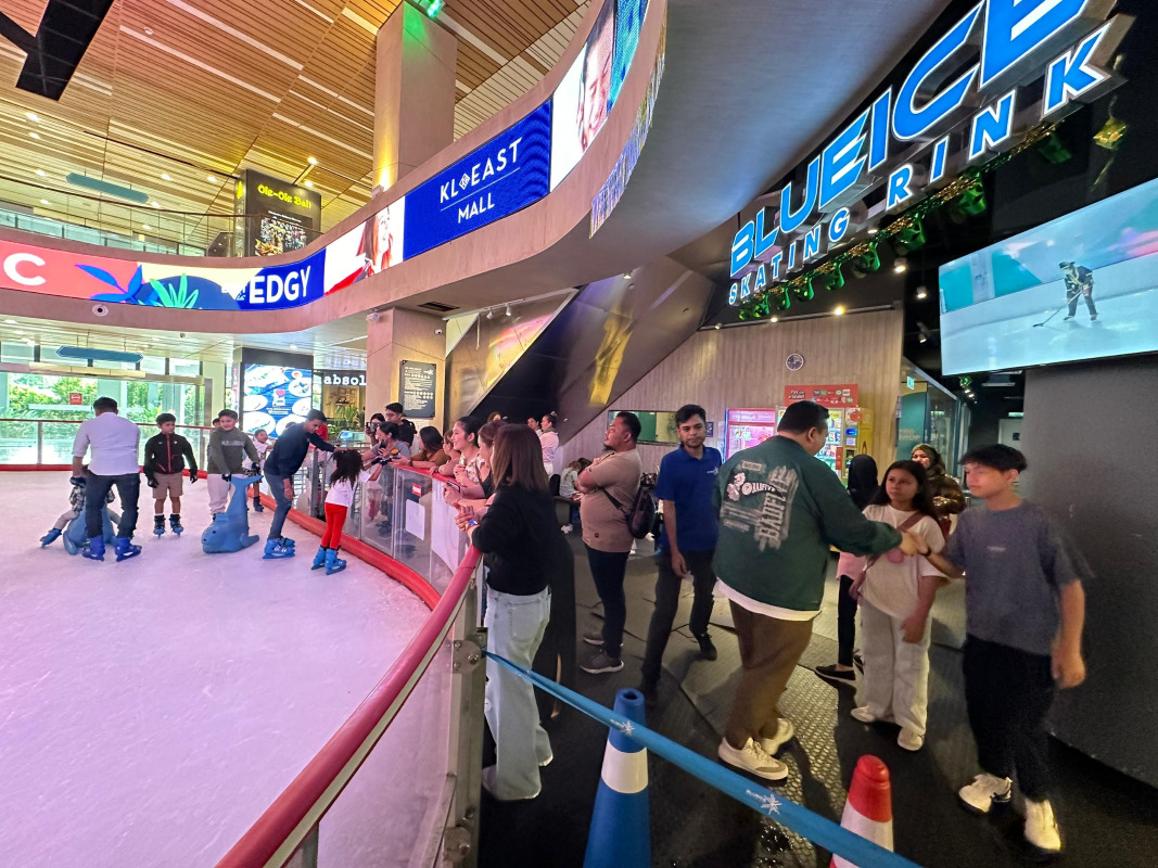 Ice Skating Experience with Blue Ice Skating Rink in KL East Mall, Kuala Lumpur - Photo 1 of 10
