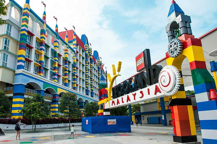 Experience a colorful journey from Johor Bahru to Kuala Lumpur Airport in a comfortable private ride perfect for travelers seeking convenience and a smooth transition to their next adventure.