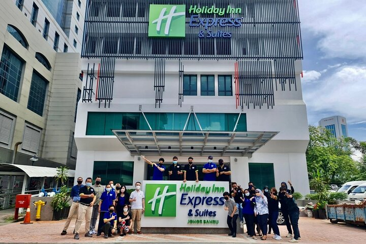 Experience seamless travel from Johor Hotel to Kuala Lumpur with our convenient door-to-door transfer service perfect for hassle-free journeys and making lasting memories along the way.