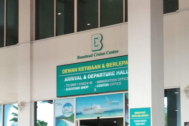 Step into your Kuala Lumpur adventure from the bustling cruise center ready to explore iconic landmarks like the Batu Caves and the Petronas Twin Towers with ease and comfort.