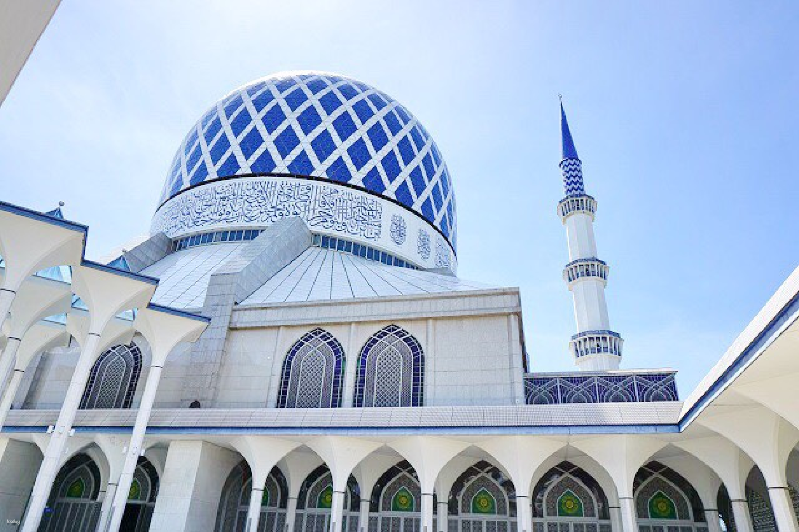 Morning Plan: Tour of popular spots by Panda Bus: Pink Mosque | Blue Mosque | I♥KL | Merdeka Square | Central Market (no lunch, Japanese guide) - Photo 1 of 4