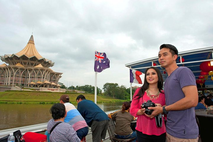 Experience the signature sunset cruise with your family and loves one