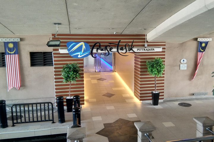 Layover Trip From KLIA/KLIA 2 To Putrajaya - Photo 1 of 10